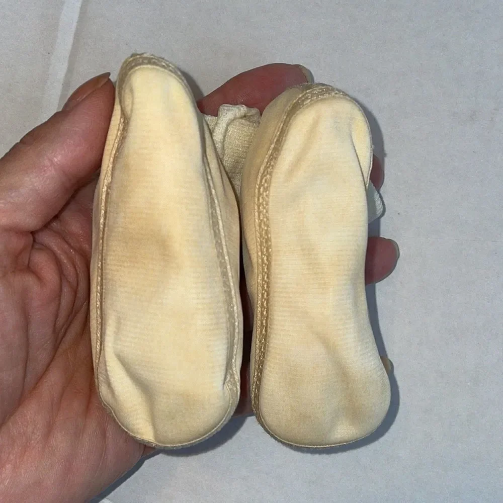 Vtg Baby Deer Shoes cream &‎ white slipper socks with pompom on toe